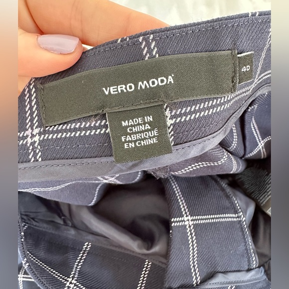 Vero Moda casual ankle pant, navy blue with white plaid design, size 10 - Picture 5 of 6